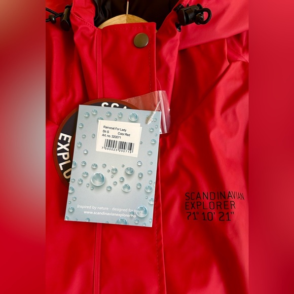 Scandinavian Explorer raincoat. Small. New with tags. Norwegian design 🇳🇴 - Picture 4 of 7